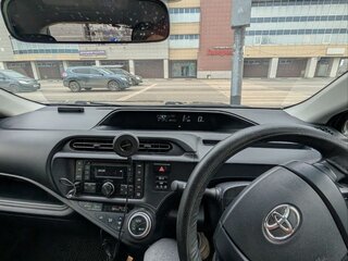 2016 Toyota Aqua I Рестайлинг, серебристый, 850000 рублей, вид 4