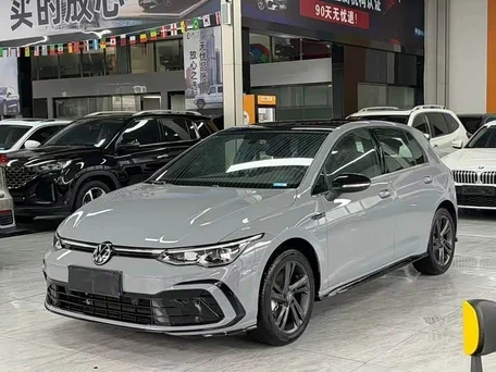 2022 Volkswagen Golf VIII, серый, 1910000 рублей, вид 2