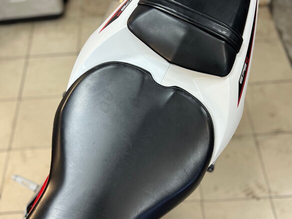 2014 Triumph Daytona 675, белый - вид 18