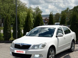 2011 Skoda Octavia II (A5) Рестайлинг, белый, 800000 рублей, вид 1
