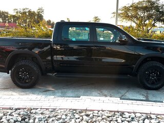 2026 Ram 1500 Crew Cab V Рестайлинг, чёрный, 7150222 рублей, вид 3