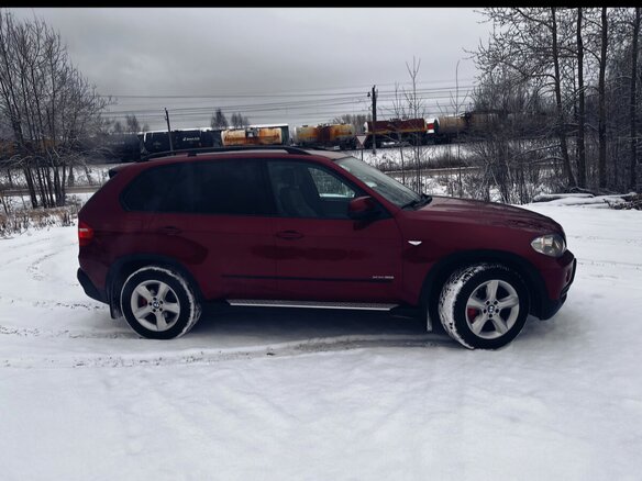 2010 BMW X5 30i II (E70), красный, 1750000 рублей - вид 9