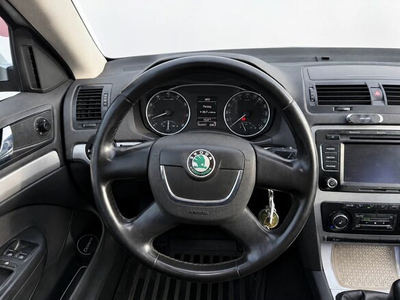 2010 Skoda Octavia II (A5) Рестайлинг, серебристый, 650000 рублей - вид 13