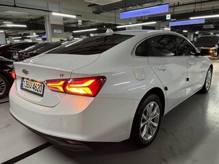 2022 Chevrolet Malibu IX Рестайлинг, белый, 1200001 рублей, вид 3