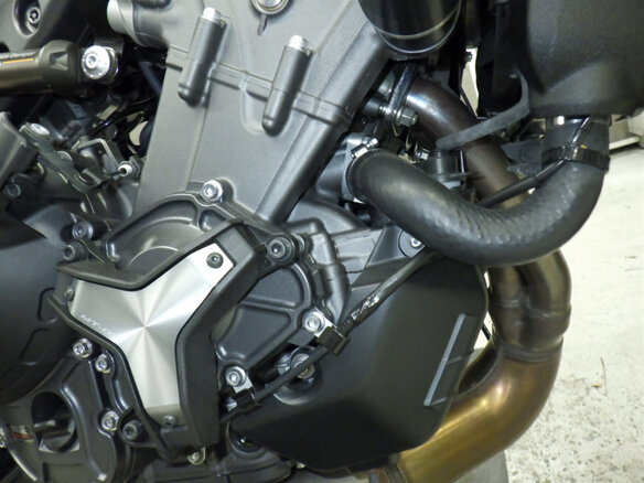 2022 Yamaha MT-09 (FZ-09), серебристый, 1175000 рублей - вид 9