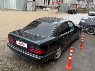 2001 Mercedes-Benz E-Класс 200 II (W210, S210) Рестайлинг, чёрный, 470000 рублей, вид 2