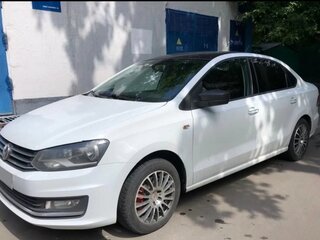 2017 Volkswagen Polo V Рестайлинг, белый, 610000 рублей, вид 1