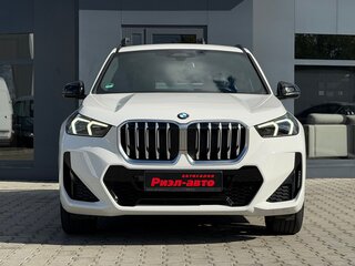 2022 BMW X1 18i sDrive III (U11/U12), белый, 3845000 рублей, вид 2