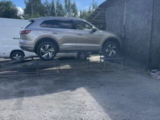 2019 Volkswagen Touareg III, коричневый, 6000000 рублей, вид 2