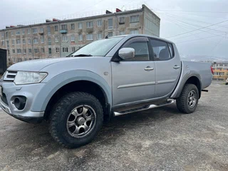 2014 Mitsubishi L200 IV Рестайлинг, серебристый, 890000 рублей, вид 5