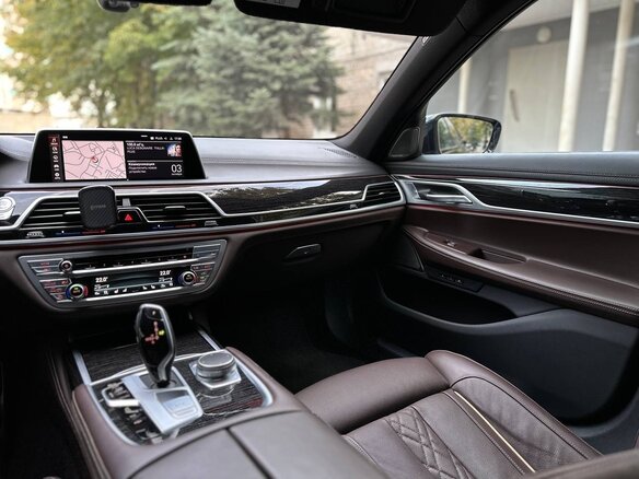 2020 BMW 7 серии 730d xDrive VI (G11/G12) Рестайлинг, чёрный, 8500000 рублей - вид 11