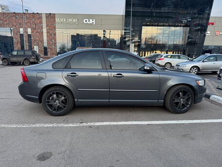 2012 Volvo S40 II Рестайлинг, серый, 840000 рублей, вид 4