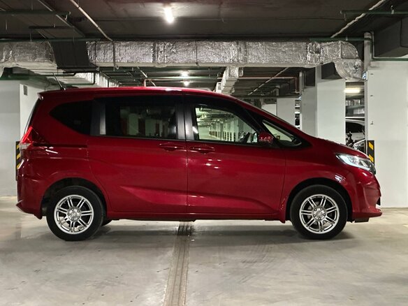 2018 Honda Freed II, красный, 1600000 рублей - вид 2
