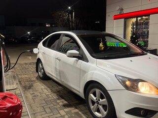 2009 Ford Focus II Рестайлинг, белый, 520000 рублей, вид 3