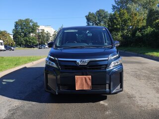2019 Toyota Voxy III (R80) Рестайлинг, синий, 2100000 рублей, вид 1