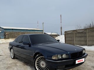1997 BMW 7 серии 735i III (E38), синий, 1400000 рублей, вид 3