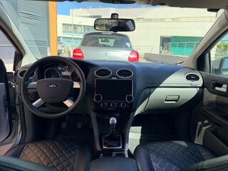 2009 Ford Focus II Рестайлинг, серебристый, 500000 рублей, вид 4