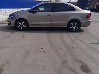 2016 Volkswagen Polo V Рестайлинг, бежевый, 1050000 рублей, вид 4