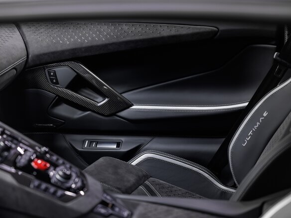 2022 Lamborghini Aventador LP780-4 Ultimae I Рестайлинг, красный, 69000000 рублей - вид 33