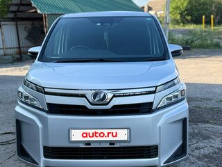 2018 Toyota Voxy III (R80) Рестайлинг, серый, 1700000 рублей, вид 2