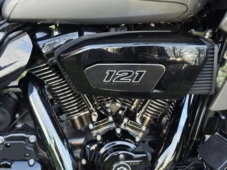 2024 Harley-Davidson CVO Road Glide, серебристый, 4535000 рублей, вид 3