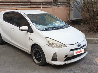 2012 Toyota Aqua I, белый, 699000 рублей, вид 2