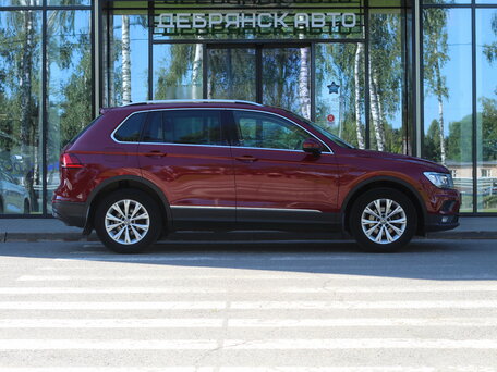 2019 Volkswagen Tiguan II, красный, 2100000 рублей, вид 4