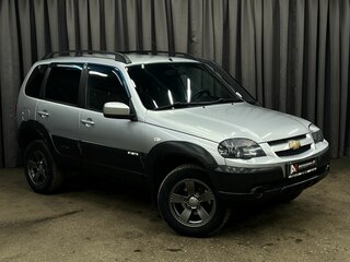 2018 Chevrolet Niva I Рестайлинг, серебристый, 759888 рублей, вид 2