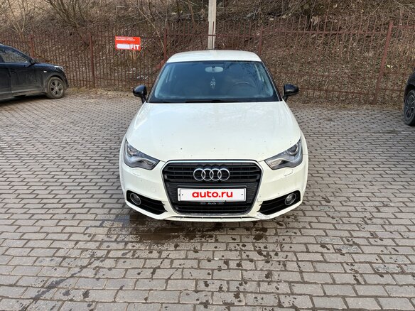 2011 Audi A1 I (8X), белый, 840000 рублей - вид 4