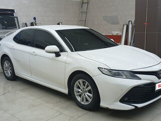 2019 Toyota Camry VIII (XV70), белый, 2050000 рублей, вид 2