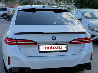 2024 BMW 5 серии Long 530Li xDrive VIII (G60/G61/G68), белый, 8685000 рублей, вид 4