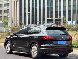 2022 Volkswagen Touareg III, чёрный, 5033167 рублей, вид 5