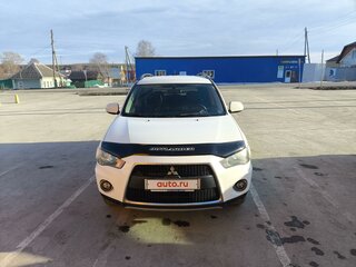 2011 Mitsubishi Outlander II Рестайлинг, белый, 1350000 рублей, вид 1