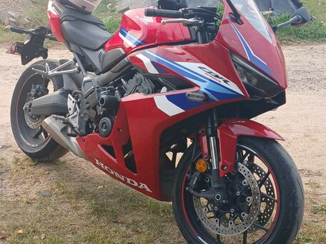 2024 Honda CBR 650R, красный, 933953 рублей, вид 1
