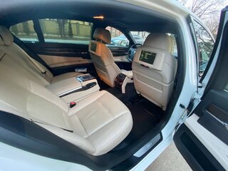 2010 BMW 7 серии Long 750Li xDrive V (F01/F02/F04), белый, 1505000 рублей, вид 5