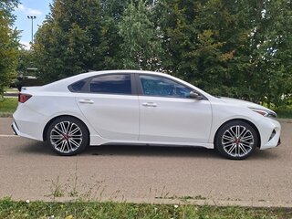 2022 Kia Forte III Рестайлинг, белый, 2200000 рублей, вид 4