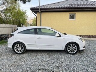 2010 Opel Astra GTC H Рестайлинг, белый, 650000 рублей, вид 2