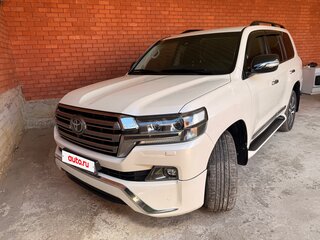 2016 Toyota Land Cruiser 200 Series Рестайлинг 2, белый, 5500000 рублей, вид 1