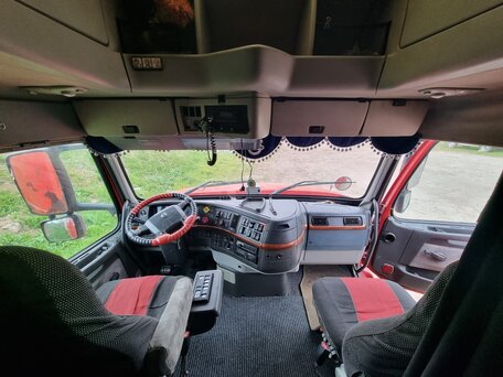 2003 Volvo VNL, красный, 3000000 рублей, вид 5