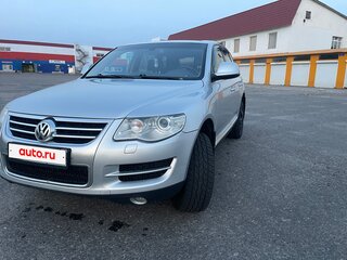 2008 Volkswagen Touareg I Рестайлинг, серебристый, 1000000 рублей, вид 1