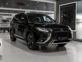 2020 Mitsubishi Outlander III Рестайлинг 3, чёрный, 2250000 рублей, вид 2