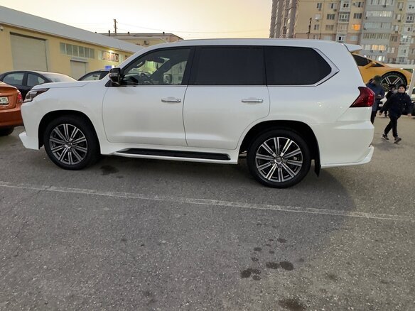 2016 Lexus LX 570 III Рестайлинг 2, белый, 9300000 рублей - вид 10