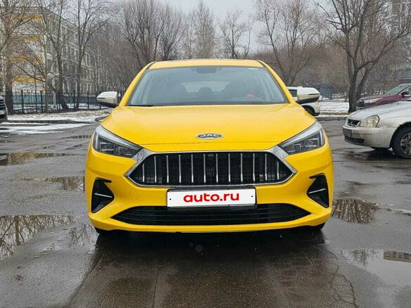 2023 JAC J7 I, жёлтый - вид 2