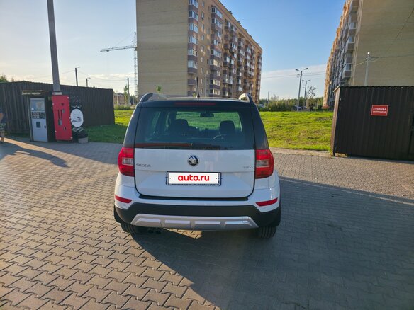 2015 Skoda Yeti I Рестайлинг, белый, 1200000 рублей - вид 5