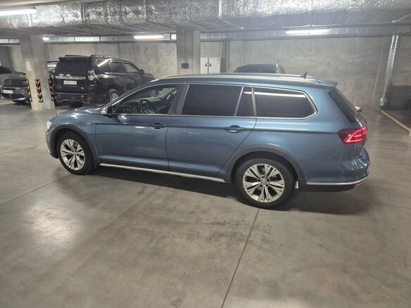 2017 Volkswagen Passat Alltrack B8, голубой - вид 9