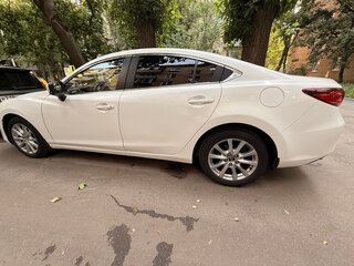 2017 Mazda 6 III (GJ) Рестайлинг, белый, 1450000 рублей, вид 3