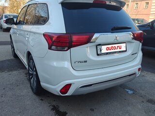 2022 Mitsubishi Outlander III Рестайлинг 3, белый, 2190000 рублей, вид 4