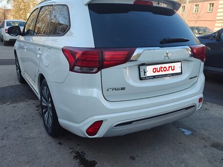 2022 Mitsubishi Outlander III Рестайлинг 3, белый, 2190000 рублей, вид 4