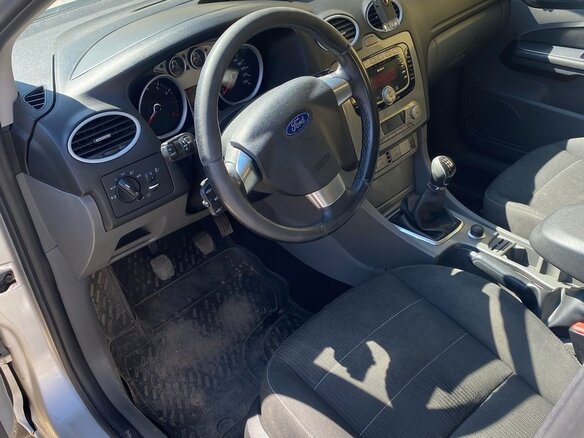 2010 Ford Focus II Рестайлинг, серебристый, 700000 рублей - вид 6