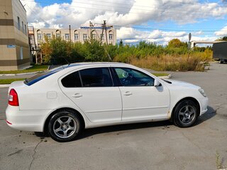 2011 Skoda Octavia II (A5) Рестайлинг, белый, 590000 рублей, вид 3